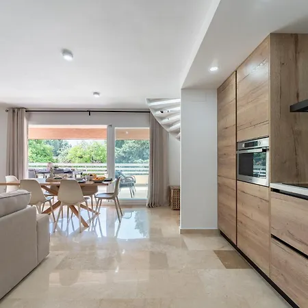 Ct 393 - Faro's Soulrise Rooftop -